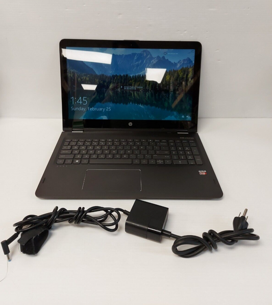 (N73675-1) HP 15-AR010CA Laptop w/ charger