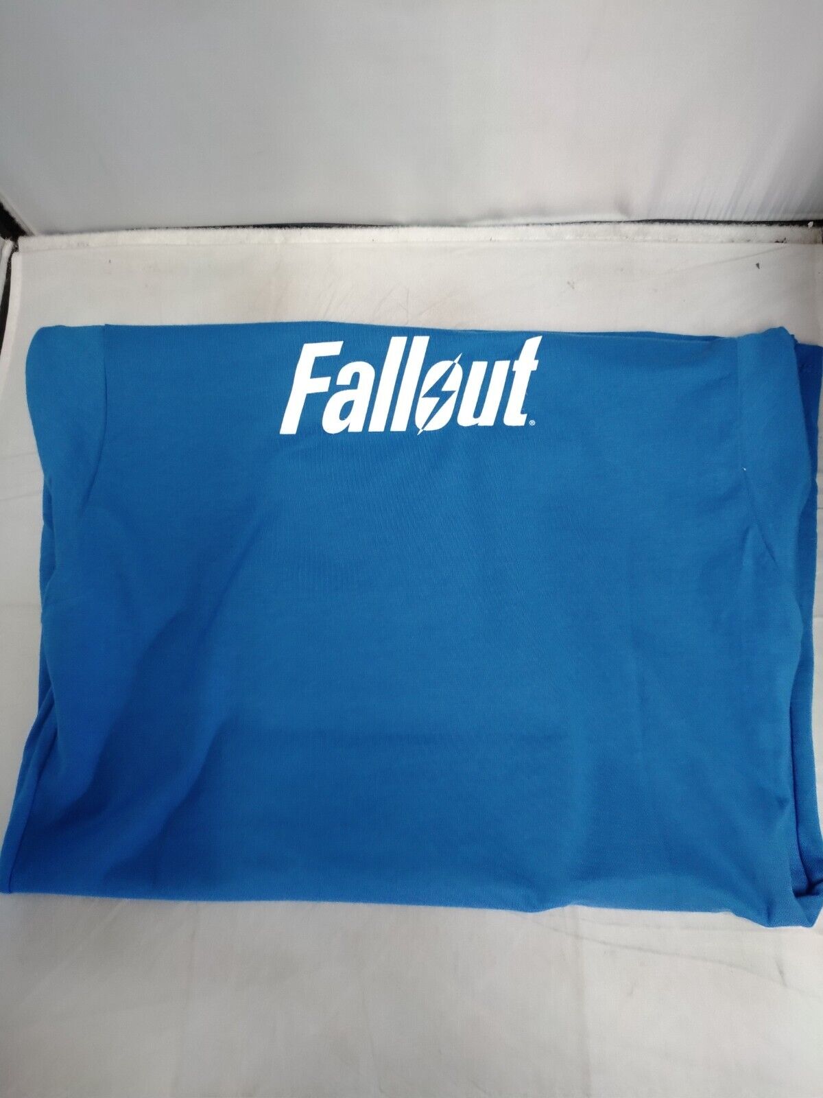 (LUP) Bioworld Women's Fallout vault boy T-shirt