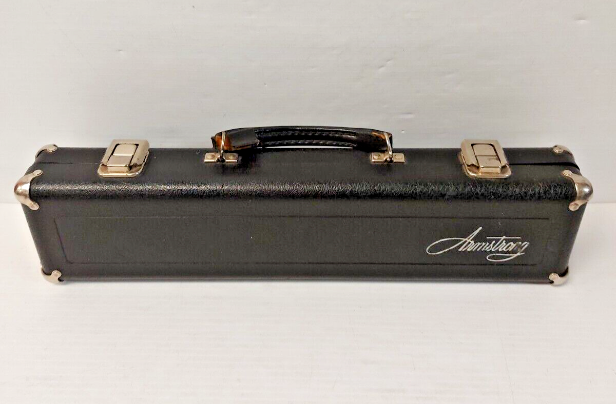 (N81900-1) Armstrong 104 Flute in Case with Cleaning rod