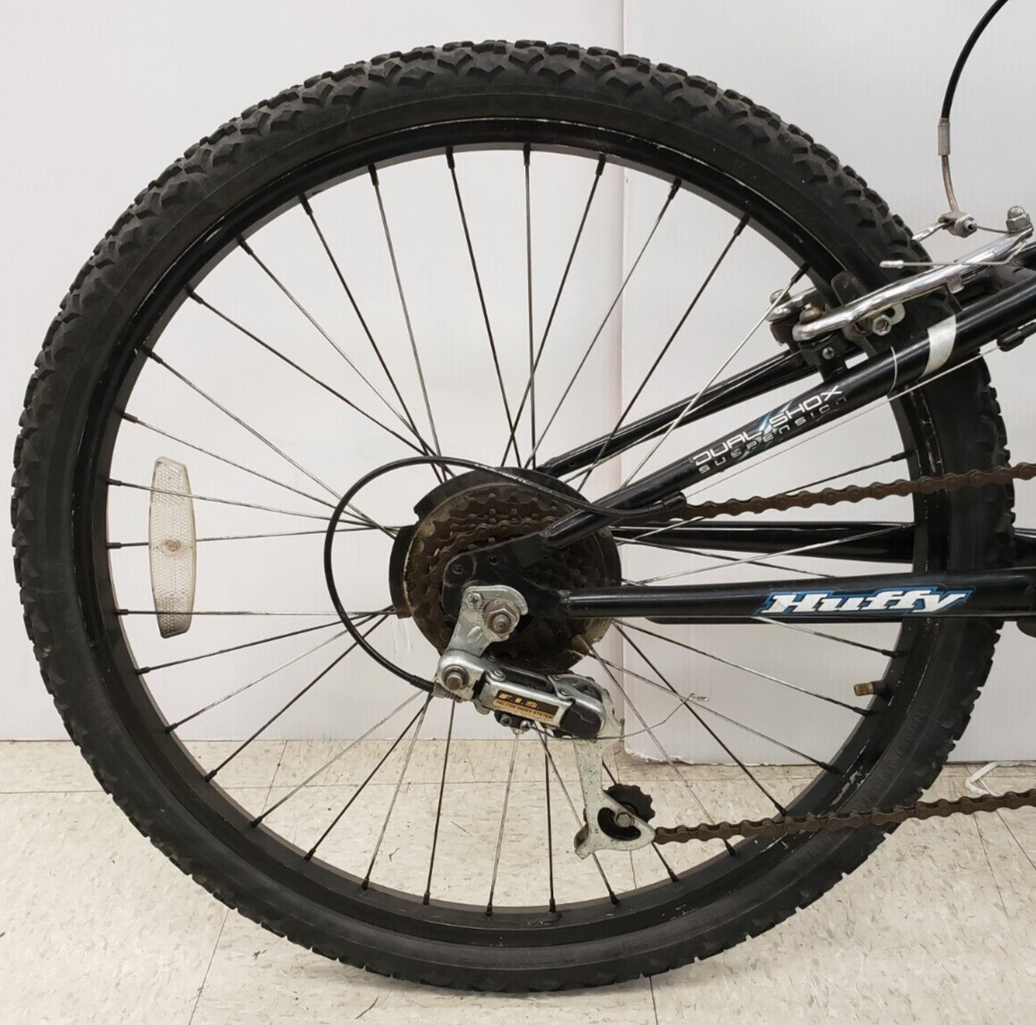 (22148-1) Huffy Tundra Mountain Bike