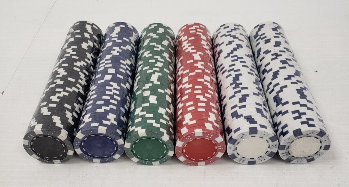 (51298-2) Cardinal Texas Hold'Em Poker Set