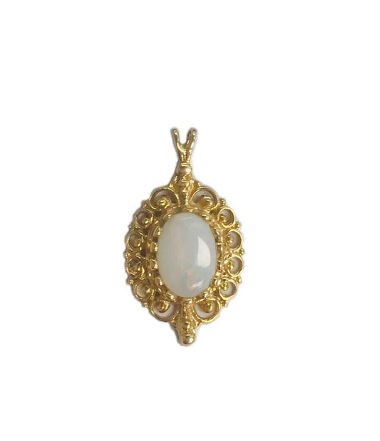 (I-5558) 10k gold pendant with opal like stone