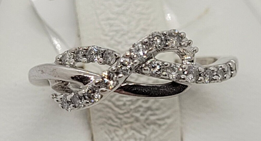 (NI-1724) Ladies 10K White Gold Diamond Twist Ring