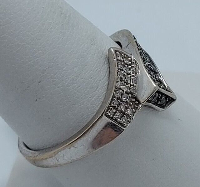 (NI-1600) 10K White Gold Ladies Ring 21 Black Diamonds &17 White Diamonds