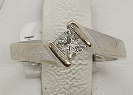 (NI-1779) Ladies 14K White Gold Ring