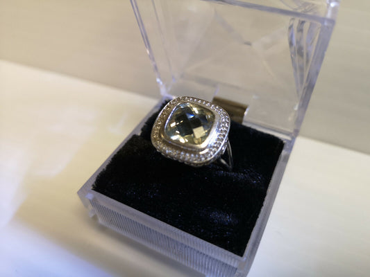 (NI-1569) 10K Ladies Ring w/ Green Stone & Diamonds