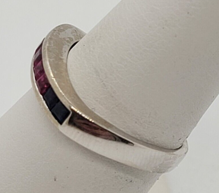 (NI-1604) Ladies 18K White Gold Tri Colored Stone Ring & Hoop set
