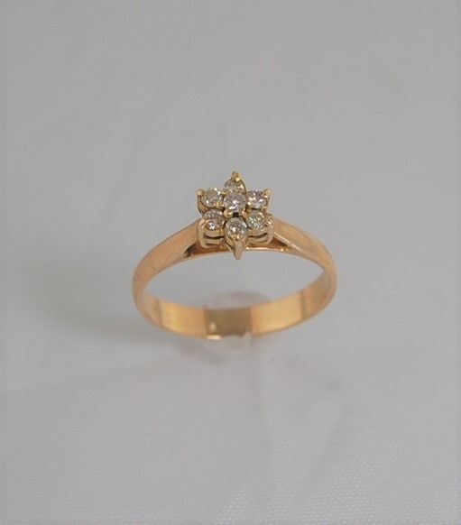 (I-134)14K Gold Multistone Diamond Ring