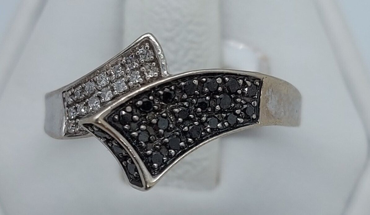 (NI-1600) 10K White Gold Ladies Ring 21 Black Diamonds &17 White Diamonds